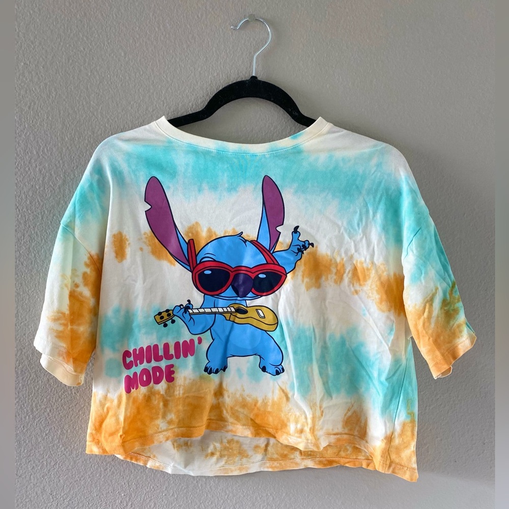 Hi everyone, I’m selling a Stitch ( from Lilo and Stitch) Tie dye shirt for kids